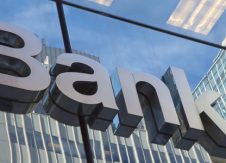 U.S. Weighs Doubling Leverage Standard for Biggest Banks