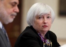 Central Banks split on stimulus in 2014 as Fed tapers