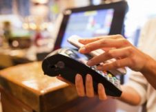 More retailers supporting mobile, even as fraud concern is up