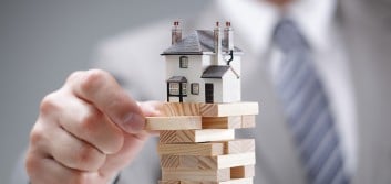 How to prepare for a potential housing market crash in 2023
