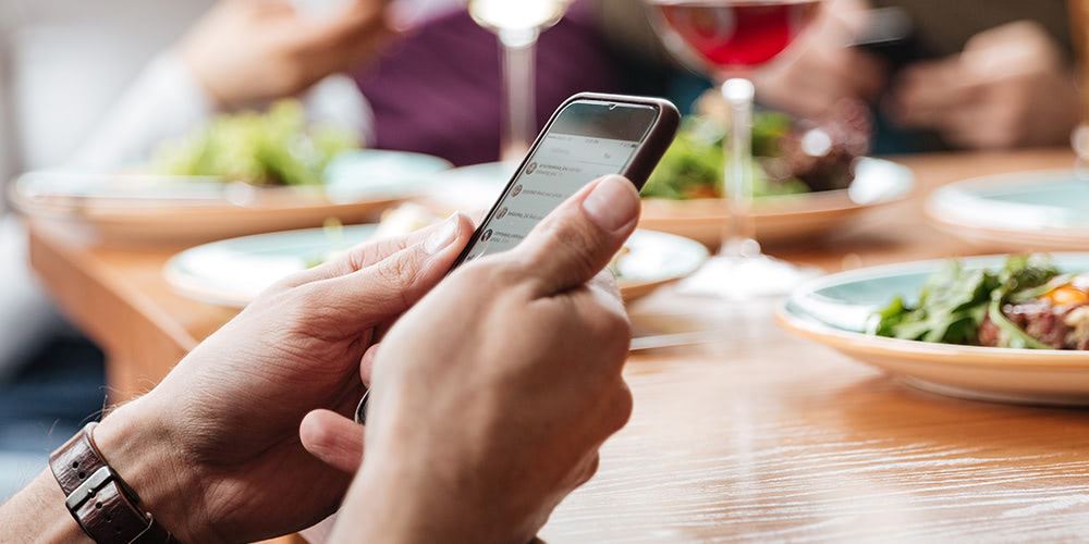 34746-Visa-ICBA-NativeArticle-Img-1200×500|Point Finger On Screen Phone Closeup