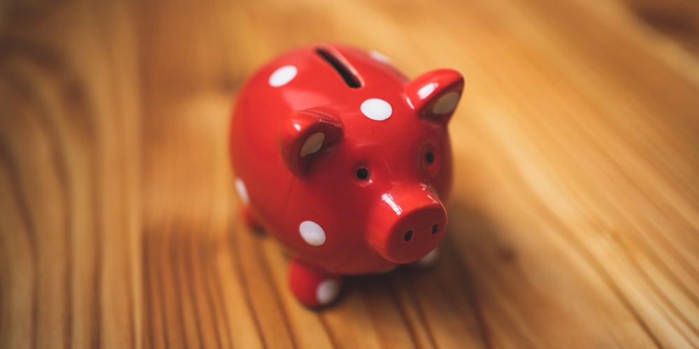 andre-taissin-Dc2SRspMak4-unsplash|pawel-czerwinski-jkwWCG6wYcI-unsplash|Close up of hands of woman protecting piggy bank for saving. Hands covering savings on table. Closeu