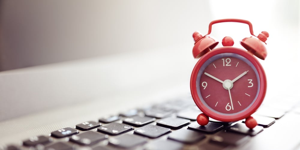 bigstock-Alarm-clock-on-laptop-concept-126245111