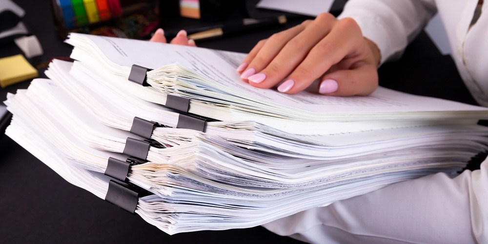 Business Woman Office Workers Holding Are Arranging Documents Of Unfinished Documents On Office Desk