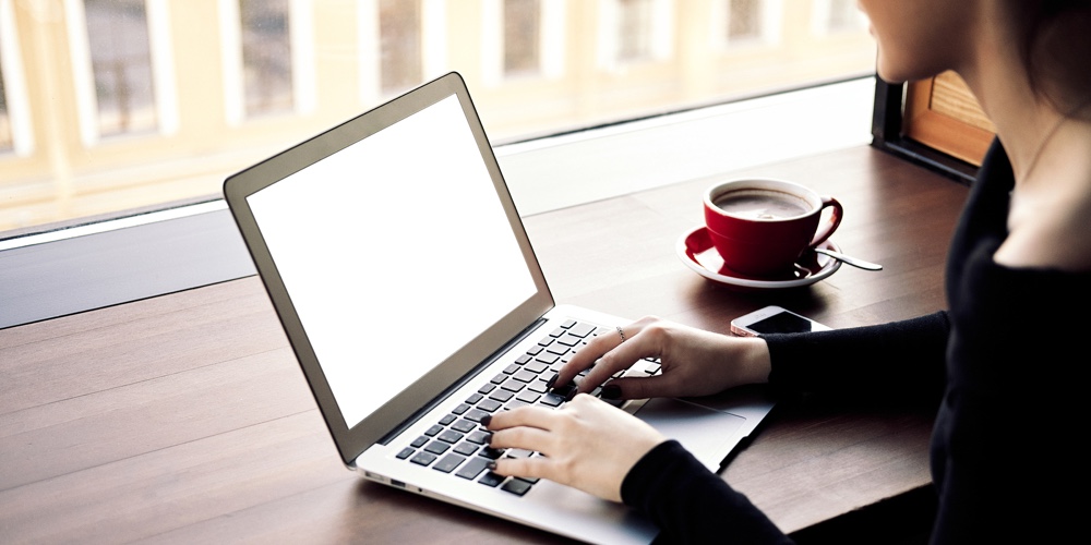 Teamwork at the office|1-8|1-8|Business Woman Working In Laptop Computer
