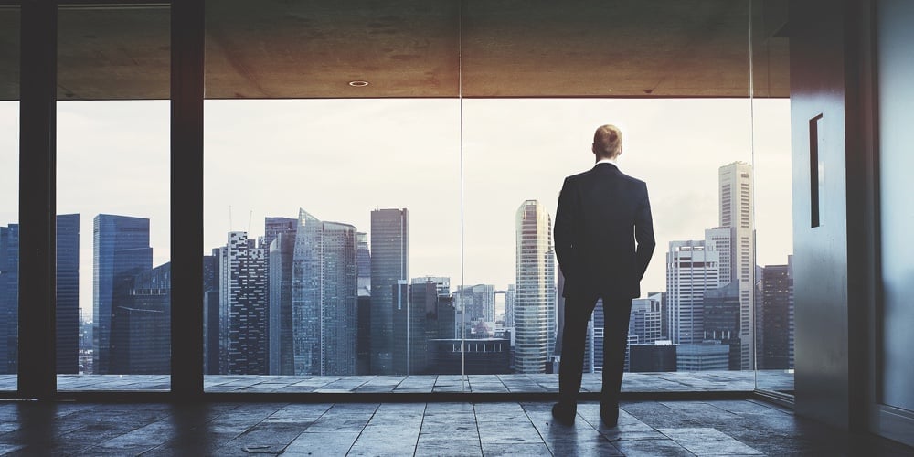 table LSCI|Businessman looking at city