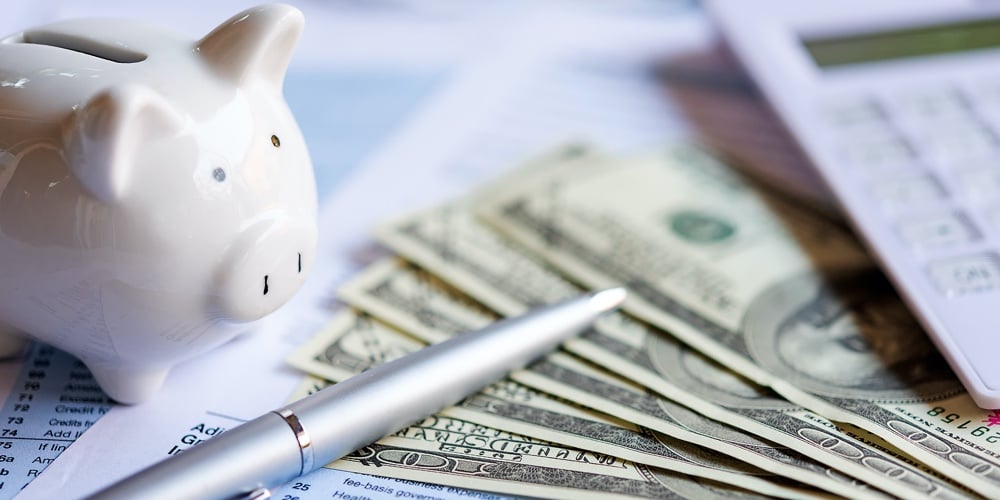 Calculating Tax Refund Or Income Tax Return For Saving Tax