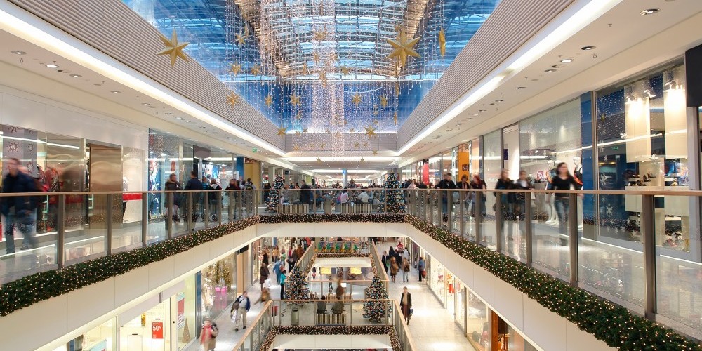 bigstock-Christmas-Shopping-Mall-3967357-e1447851187485