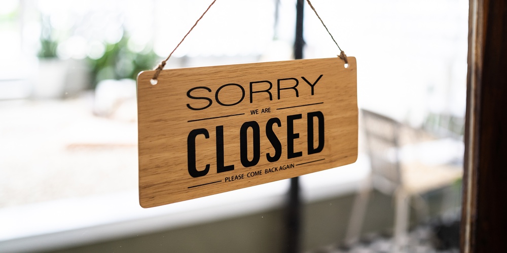 Close Sign Broad Through The Door Glass. Closed Sign Board Through The Glass Of Store Window. Closed