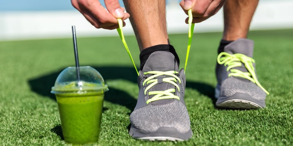 bigstock-Green-smoothie-fitness-man-lac-154092386