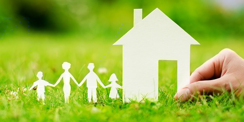 bigstock-house-of-paper-in-hand-48951455