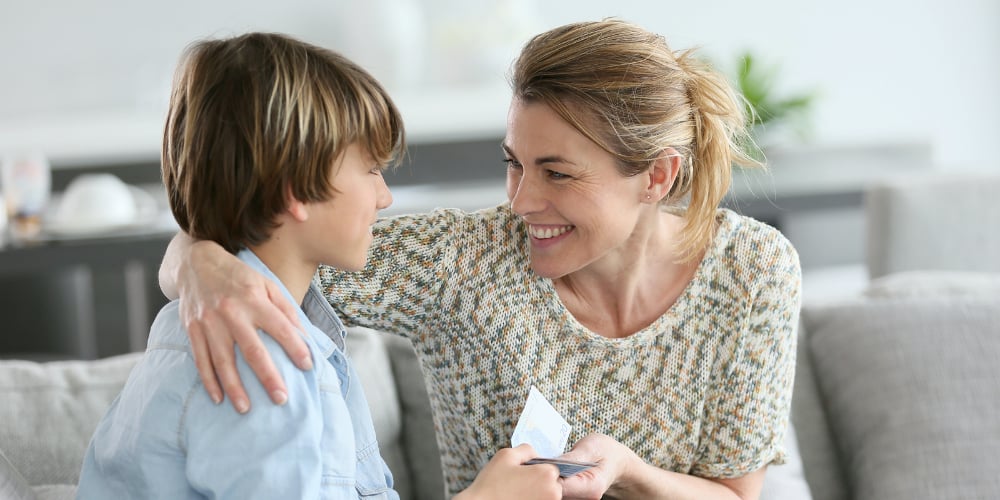 bigstock-Mom-with-her–years-old-child-93478691|bigstock-Mother-giving-money-to-adolesc-87392540|5284317437_3727754343_b|photo-1456962059735-289abeaff21c|bigstock-Smiling-Daughter-With-Her-Moth-14016281