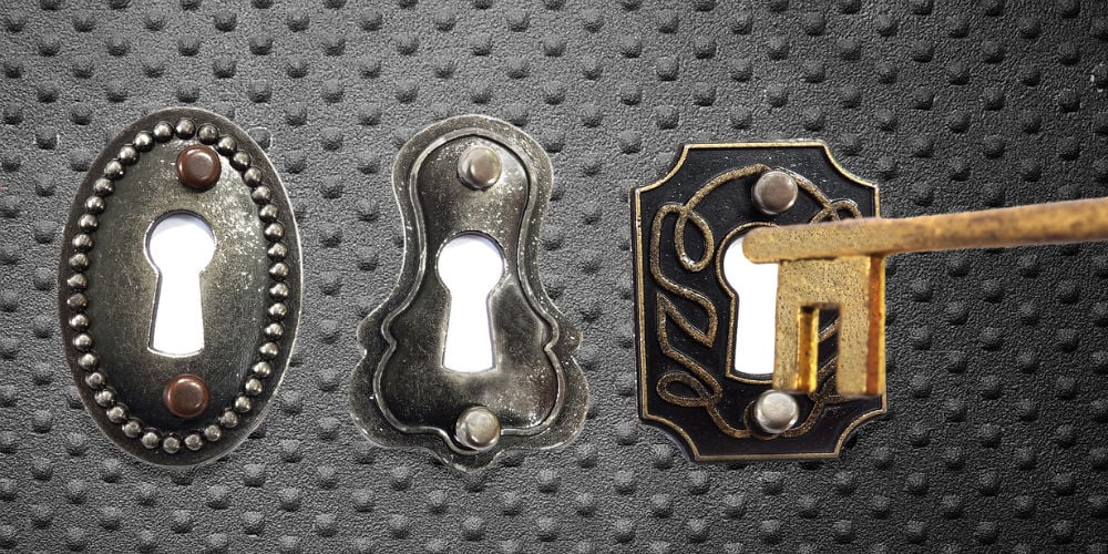 bigstock-Old-Fashioned-Locks-And-Gold-K-113156753