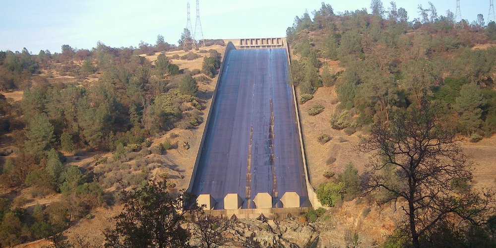 bigstock-Oroville-Dam-Spillway-969337