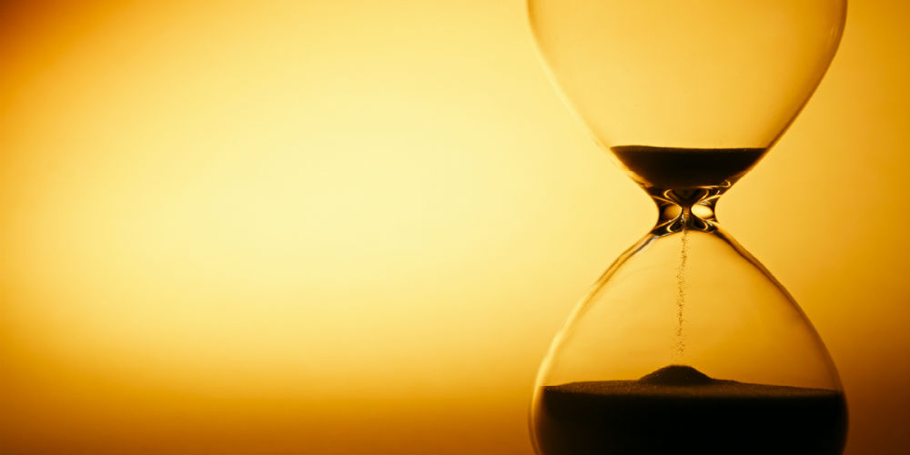 bigstock-Sand-Passing-Through-The-Bulbs-68919790