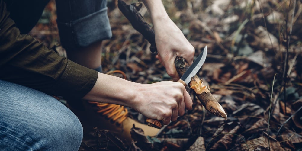 bigstock-Woman-Traveler-Plane-Knife-Wit-343005706