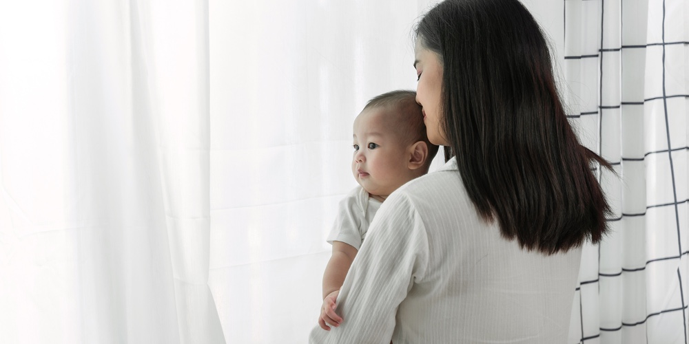 Young Beautiful Aisan Mother With Her Little Cute Newborn Baby 0-1 Month At Home And Mother Hold New