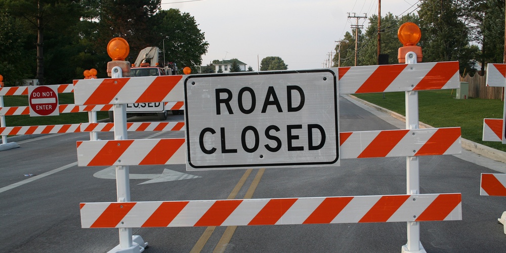road closed|quick-ps-oAliArJAlno-unsplash|road closed