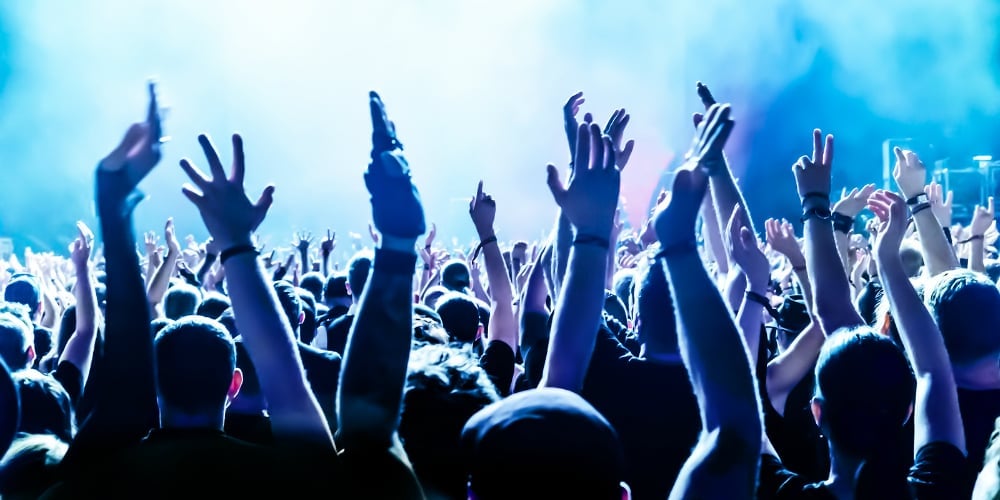 bigstock-silhouettes-of-concert-crowd-i-169249088