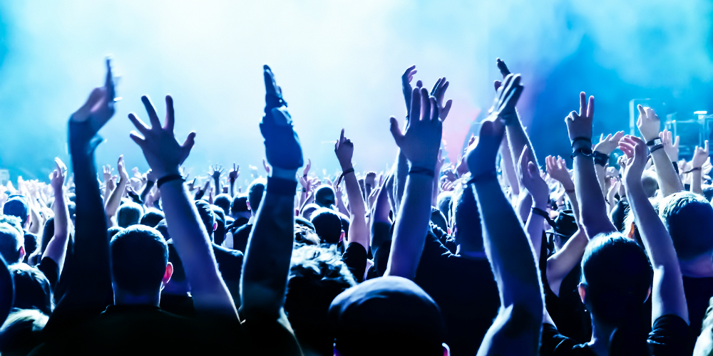 bigstock-silhouettes-of-concert-crowd-i-169249088