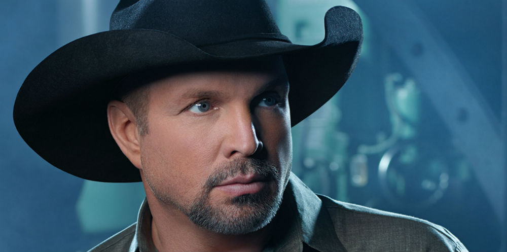 bigstock-Garth-Brooks-in-the-press-roo-57953735|garthbrooks2015