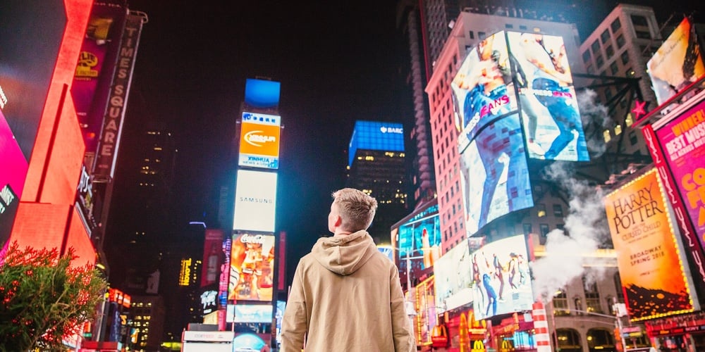 percentofbranches|interactivebyassetsize|peopleperteam|contentspend|displaysuccess|displaycorporatepopularity|locationofscreens|joshua-earle-X_roZ7toBJY-unsplash
